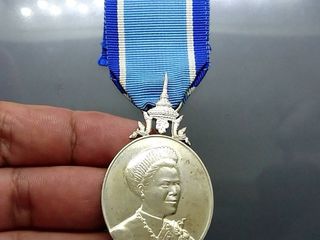 เหรียญเงินแพรแถบที่ระลึก เนื้อเงิน เฉลิมพระชนมพรรษา 6 รอบ 25