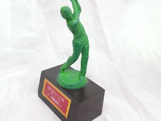 ถ้วยรางวัลกอล์ฟ ฐานไม้จริงหุ่นเหล็ก