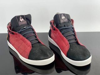 รองเท้าผ้าใบตราไก่