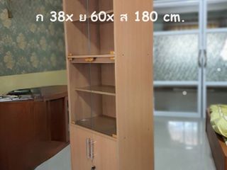 ตู้โชว์ ตู้สูง บานกระจก บาททึบ ขนาด 38x60x180 cm. มือสอง