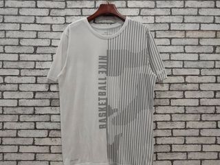 เสื้อยืด Nike