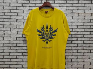 เสื้อยืด Uniqlo x Monster Hunter 4