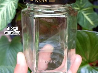 ขวดแก้วหกเหลี่ยม สี่เหลี่ยม 180ml ฝาดำขอบทองหรู