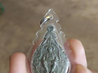 พระเนื้อโลหะ(เหรียญพระบาทสมเด็จพระพุทธยอดฟ้า(กทม200ปี))2525