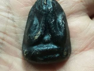 พระปิดตาไม่ทราบที่รักเก่าแห้ง