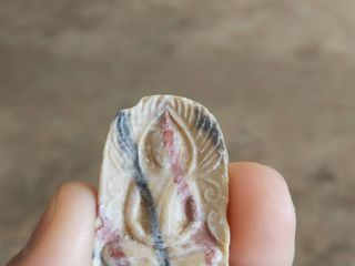 พระเนื้อผงน้ำมัน(พระซุ้มกอหลวงพ่อแช่มวัดโพธิ์อ้น)สุพรรณบุรี