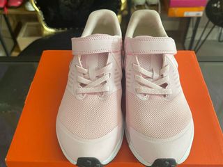 ร้องเท้าผูหญิงสีชมพู่ของ NIKE แท้