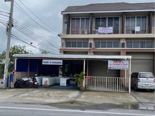 ตึกแถวข้างสถานีรถไฟเชียงรากน้อย บางปะอิน อยุธยา