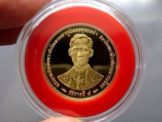 เหรียญทองคำขัดเงา ชนิดราคา 6000 บาท ที่ระลึกกาญจนาภิเษก