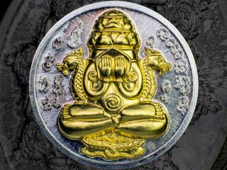 พระปิดตาพังพระกาฬ รุ่นลูกพ่อต้องรวย เนื้อเงินหน้ากากทองคำ