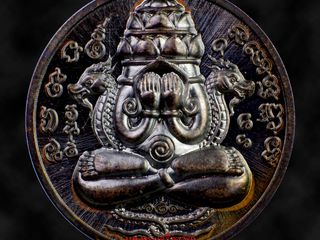 พระปิดตาพังพระกาฬ รุ่นลูกพ่อต้องรวย เนื้อทองแดงรมดำ 1