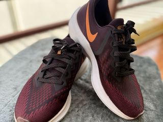 รองเท้ามือสอง Nike Zoom ของแท้ ไซร์38 (No box)