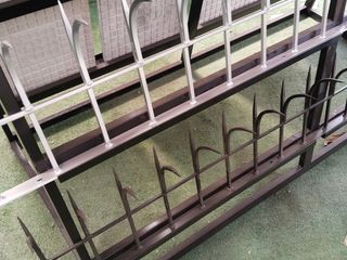 รั้วเหล็ก