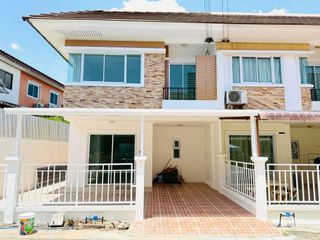 ทาวน์เฮาส์สองชั้น