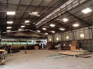 ขายด่วน ที่ดินพร้อมอาคารพาณิชย์และโกดัง ใจกลางเมืองสาทร