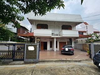 ขายด่วน บ้านเดี่ยว 2 ชั้น พร้อมผู้เช่า ใจกลางย่านอารีย์