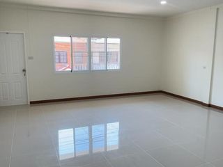 ทาวน์เฮ้าส์ ปากช่อง รีโนเวทใหม่ สวย พร้อมอยู่ ใกล้ถนนมิตรภาพ