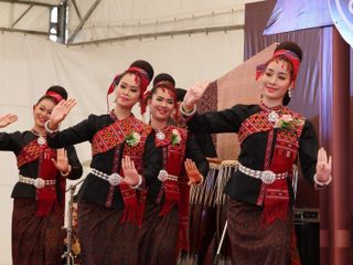 จ้างวงโปงลาง ดนตรีพื้นบ้านอีสาน สนุกๆ โชว์การแสดงดนตรีอีสาน