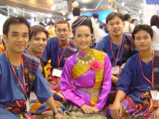 รับแสดงโปงลาง วงโปงลาง ดนตรีพื้นบ้านภาคอีสาน การแสดงโปงลาง