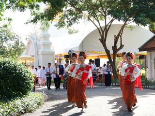 วงพิณ วงแคน วงดนตรีอีสาน แห่ประเพณีไทย