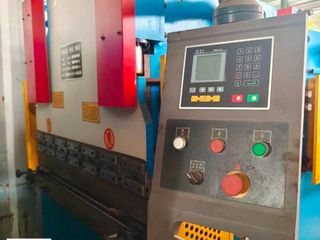 เครื่องพับไฮดรอลิค