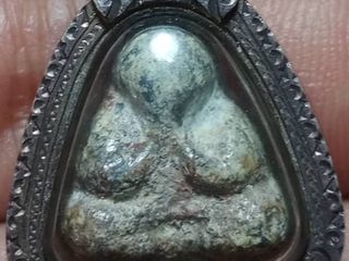 หลวงพ่อแก้ว วัดเคลือวัลย์ เนื้อชินพร้อบเลี่ยมเงิน