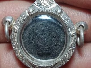 ปรกจิ๋วหลวงปู่ทิม วัดระหารไร่ เนื้อดำ(พร้อมเลี่ยมเงิน)