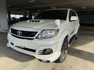 ขายรถ Toyota Fortuner 3.0V TRD Sportivo  4WD สีขาว ปี 2015