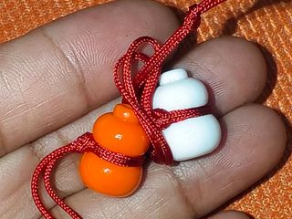 น้ำเต้ารุ่น 2 ภาพสีครับ สีขาวกับสีส้มครับ