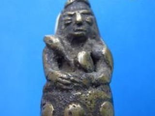 422 พระกริ่งเขมรยุคต้น เนื้อทองเหลืองเก่า ใต้ฐานมียันต์