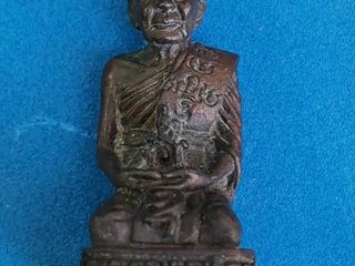 5648 รูปหล่อคุกเข่าหลวงพ่อแดง วัดเขาบันไดอิฐ ปี 2533 เนื้อผส