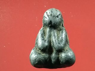 5629 พระปิดตาสองหน้า หลวงพ่อเดิม วัดหนองโพ พิมพ์เล็ก เนื้อตะ