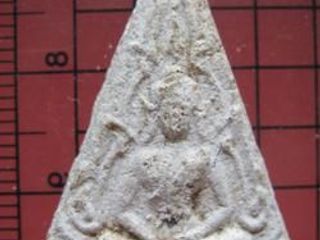 5426 พระนางพญาวัดชิโนรส พิมพ์สังฆาฏิ แขนหักศอกหูบายศรี เนื้อ