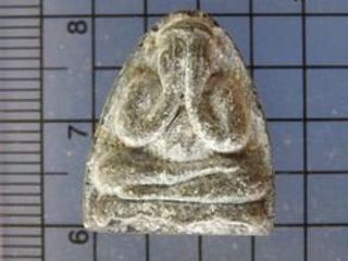 - พระปิดตาเนื้อผง รุ่นแรก หลวงพ่ออบ วัดถ้ำแก้ว ปี 2516 จ.เพช