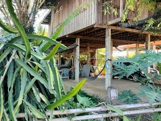 ขายด่วน บ้าน 2 ชั้น/ใต้ถุนโล่ง พร้อมที่ดิน ติดถนนดำ