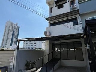 P600 ให้เช่า ทาวน์โฮม อาคาร โฮมออฟฟิศ 4 ชั้น ซอยบางนา-ตราด