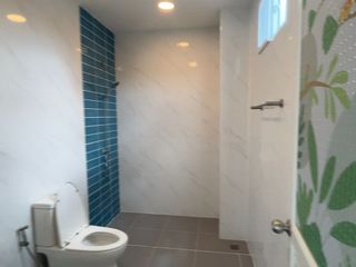 บ้านพร้อมที่ดินชลบุรี เนื้อที่ 567 ตารางวา บ้าน 2 ชั้น รีโนเ