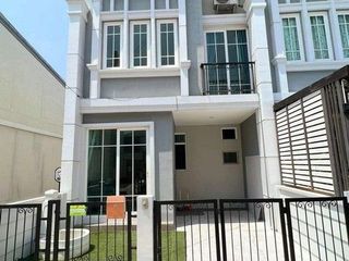 P628 ให้เช่าทาวน์เฮ้าส์ 2 ชั้น หมู่บ้านโกลเด้นทาวน์ 3 บางนา