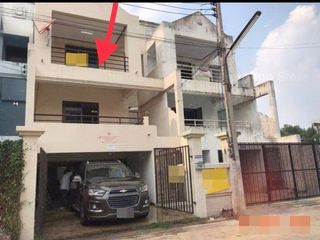 ขายทาวน์เฮ้าส์ 3 ชั้น 30 ตรว หมู่บ้านคลองหลวงโฮมเพลส