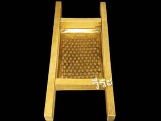 231 ไม้ขูดมะละกอโบราณ, ไม้ขุดมะละกอทองเหลือง