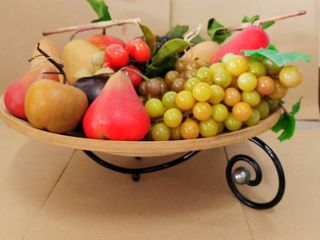 ถาดผลไม้พร้อมจานรองและขาตั้ง