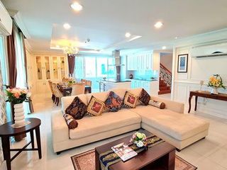 Luxury Service Apartment for rent Sukhumvit 39 Duplex Pentho