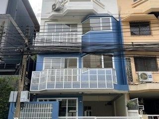 ขายหรือให้เช่าทาวน์โฮม 4 ชั้น รีโนเวทใหม่ มีดาดฟ้า
